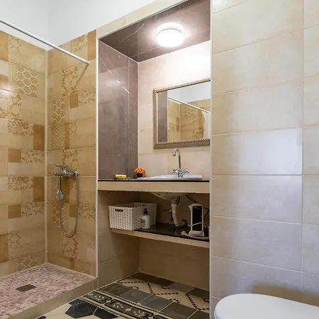 4 Bedroom Awesome In * Gor