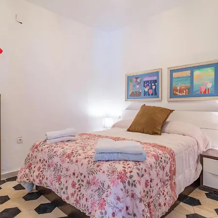 4 Bedroom Awesome In Gor