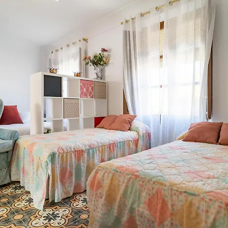 4 Bedroom Awesome In Apartment Gor