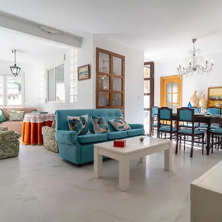 4 Bedroom Awesome In Apartment