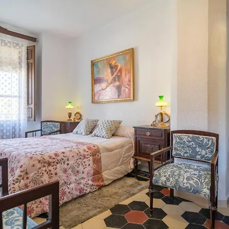 Apartment 4 Bedroom Awesome In