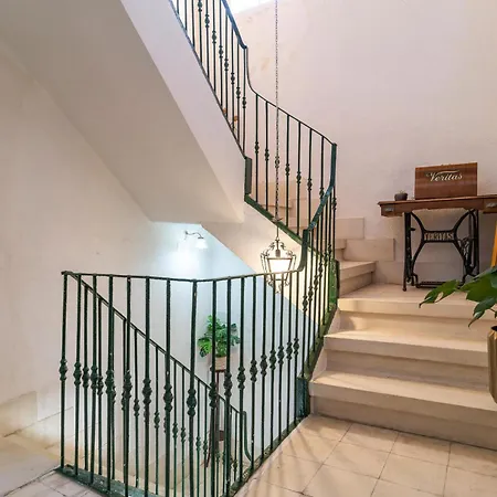 4 Bedroom Awesome In Gor