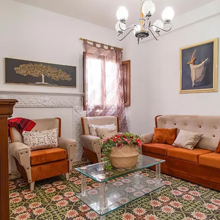 Apartment 4 Bedroom Awesome In